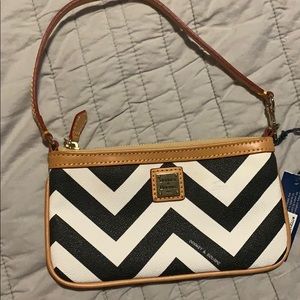 Dooney & Bourke black & white chevron wristlet